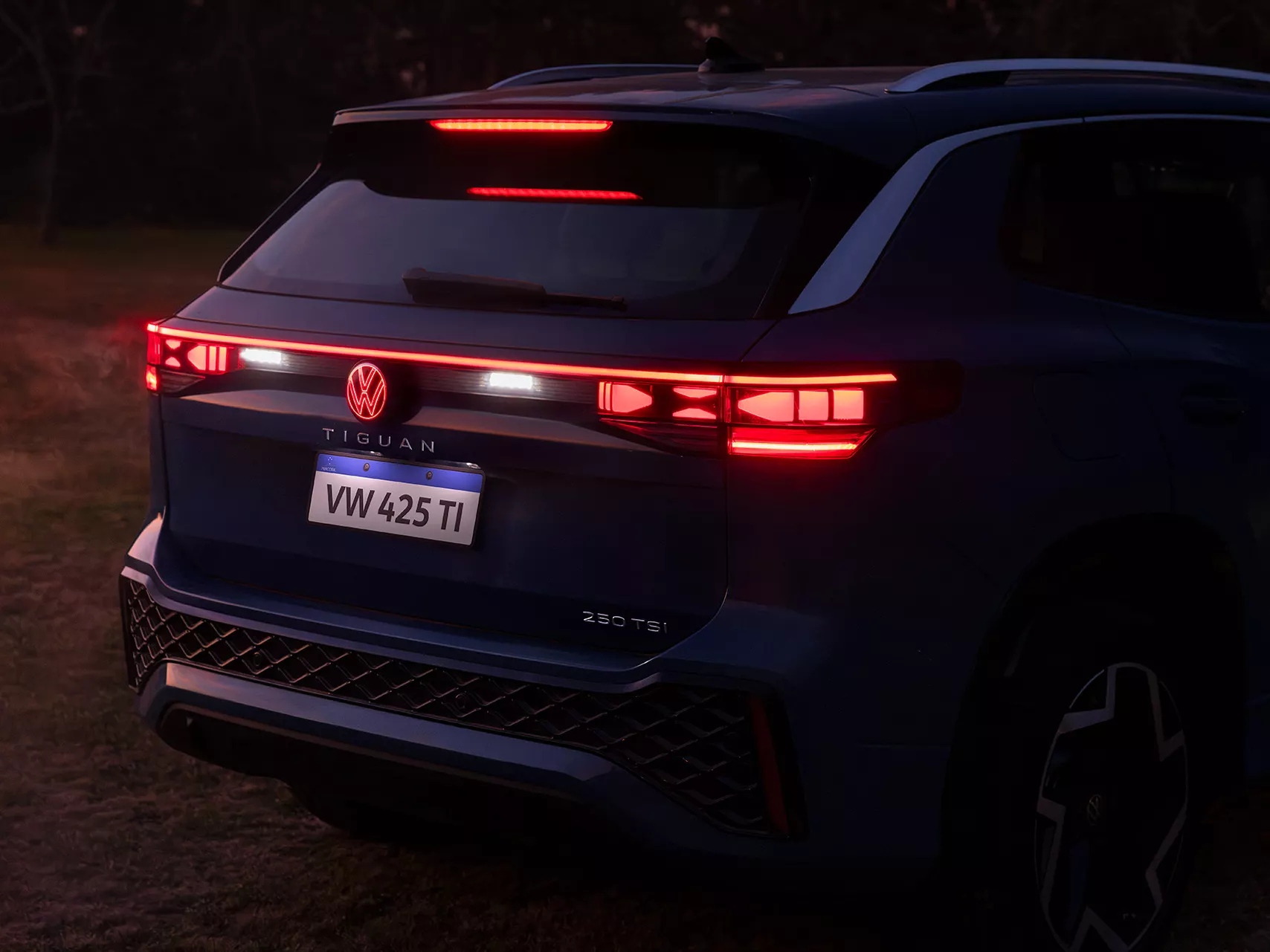 Faros traseros LED con barra y logo VW iluminado